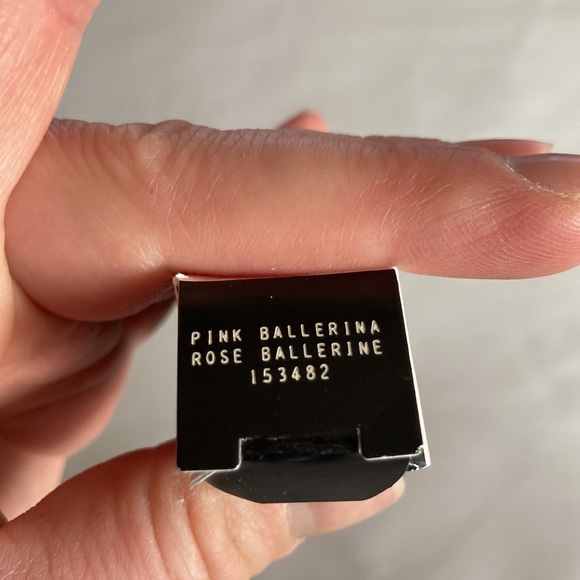 Mary Kay unlimited lip gloss in pink ballerina - Picture 2 of 3